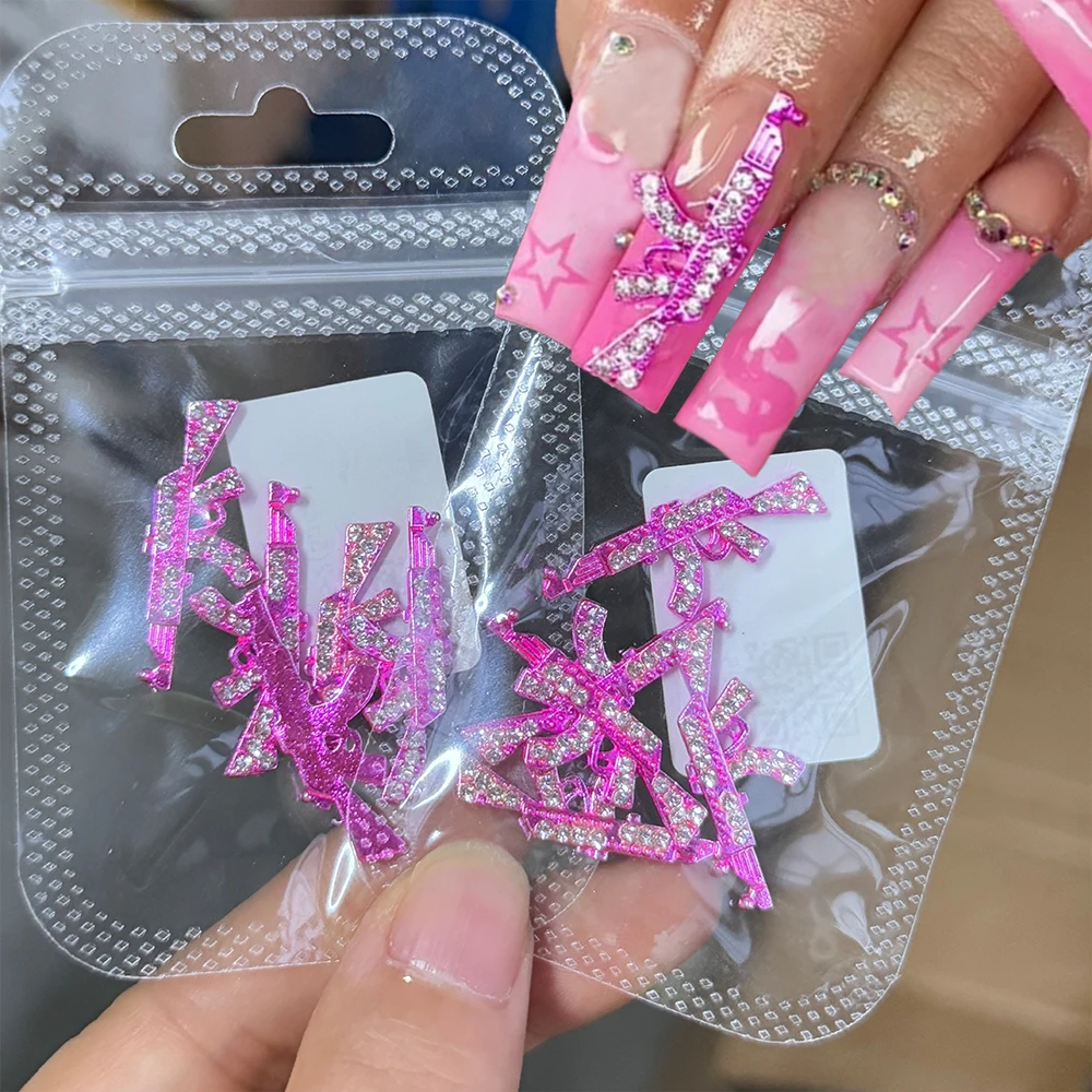 10 pz 3D Rosa Pistola Rossa con Strass Pendenti E Ciondoli Per Unghie 11*27mm Rosa Punk Metallo Lunga Pistola In Lega di Gioielli Per Unghie Y2k Decorazioni per Manicure # -