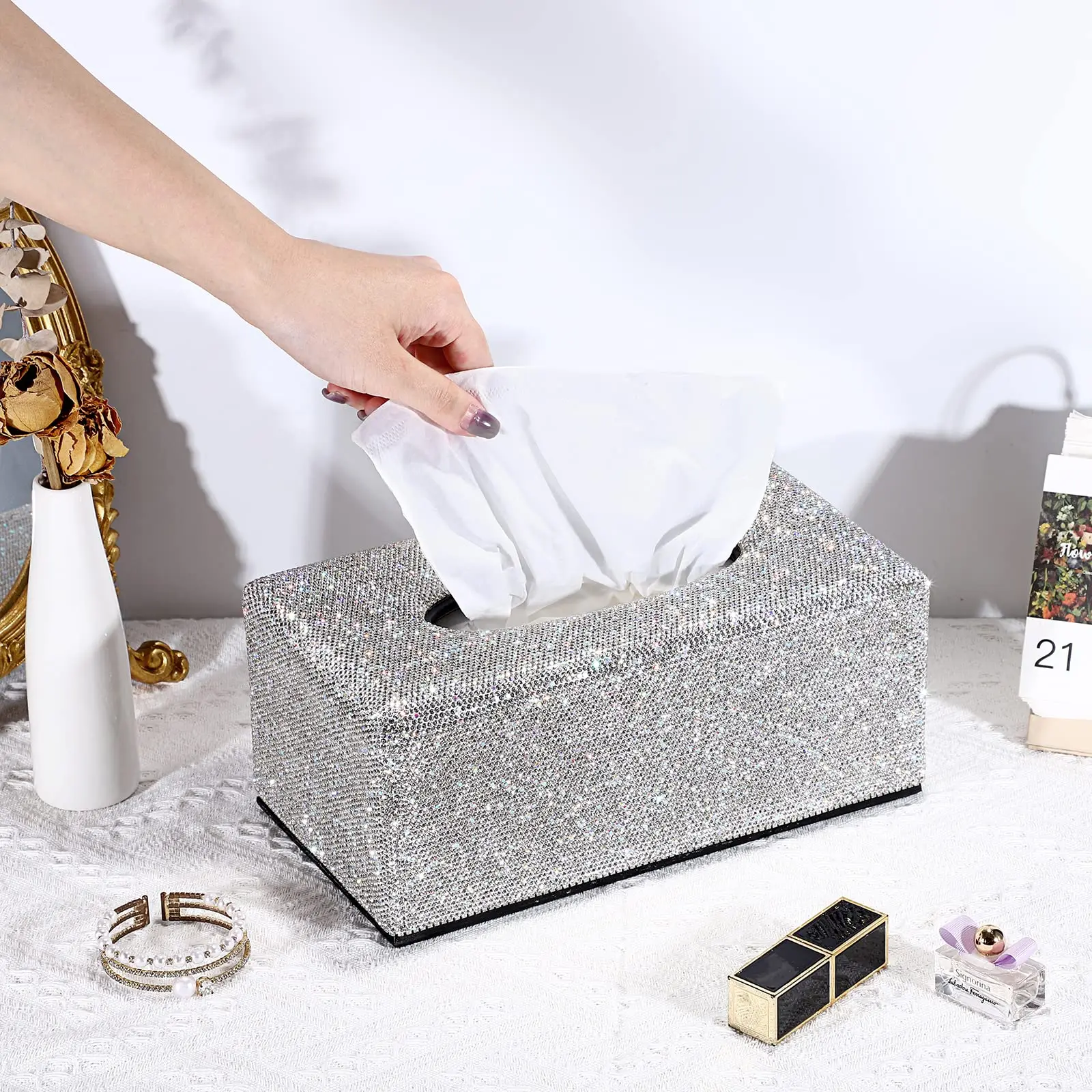 Bling Tissue Box Car Napkin Holder Sparkling Diamond Tissue Pumping Paper Box Toilet Paper Storage Case Decor Auto Accessories