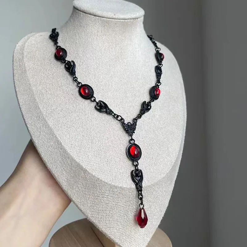 

Gothic Punk Alloy Red Pendant Necklace for Men Women Halloween Vintage Y2K Collarbone Chain Vampire Bat Cameo Bracelet 2025 New