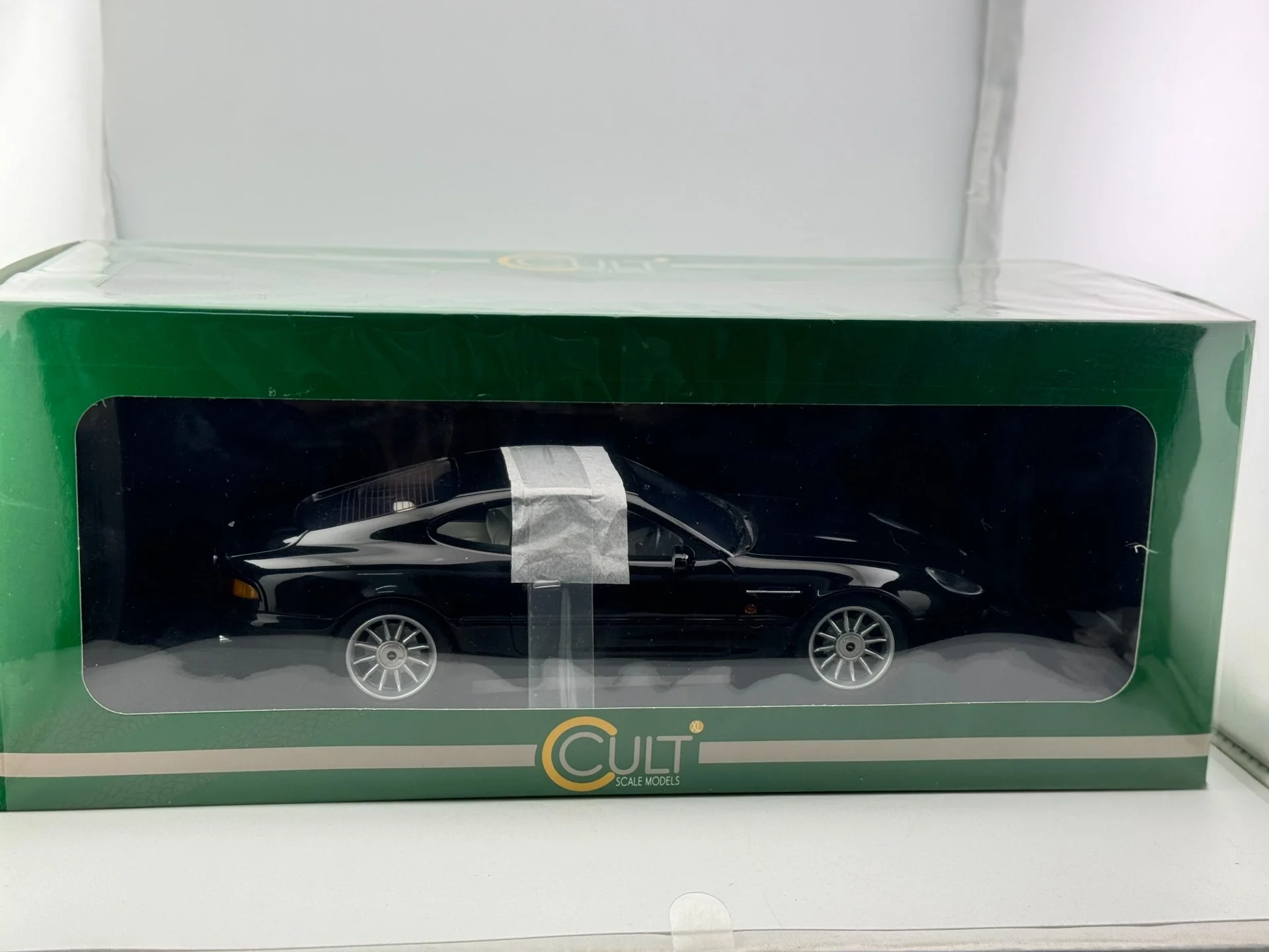 

Paint Surface Defects Box Damage Cult 1/18 Scale Resin Car Model