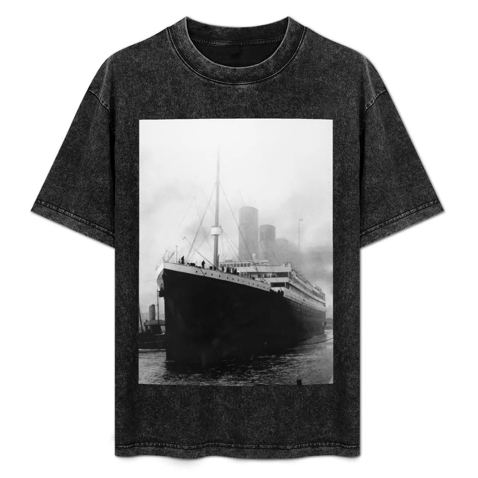 サウサンプトン港に係留されたタイタニック号-tシャツ-カジュアル-ホリデー-半袖-tシャツ