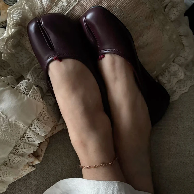 

IPPEUM Tabi Footwear Shoes For Women 2026 New Fashion 36-44 Plus Size Ballet Flats Shoes With Split Toe