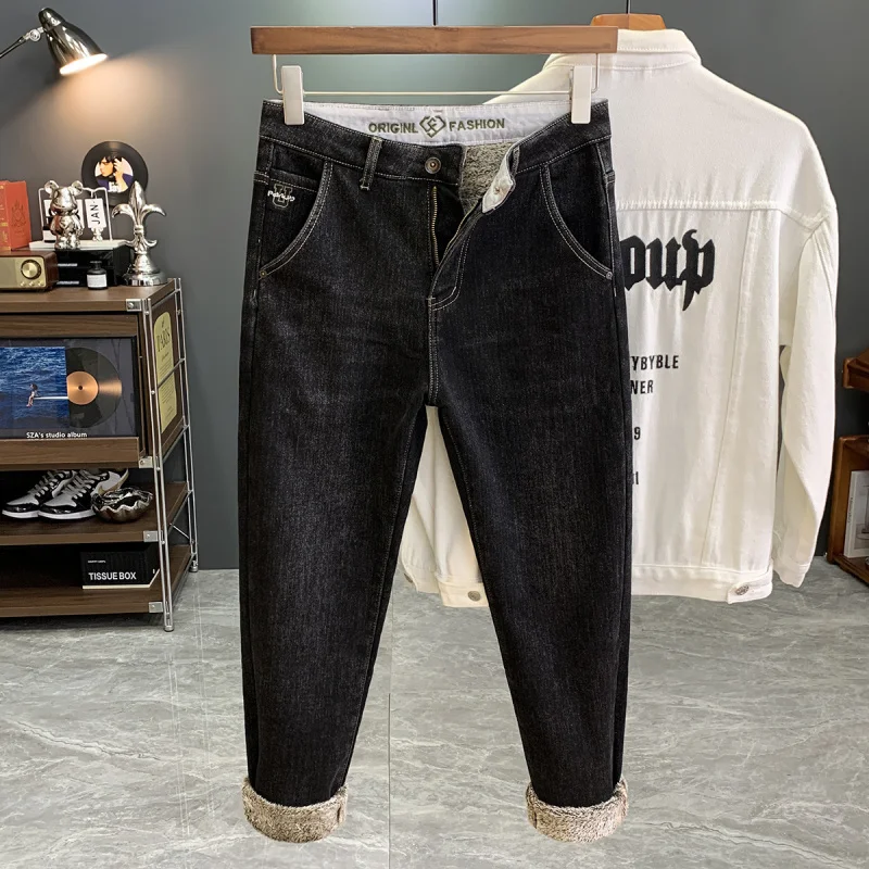 جينز مخملي سميك عالي الجودة للرجال شتوي جديد بنطال ذو قصة ضيقة بأرجل صغيرة، سروال رجالي غير رسمي مقاوم للبرد ودافئ