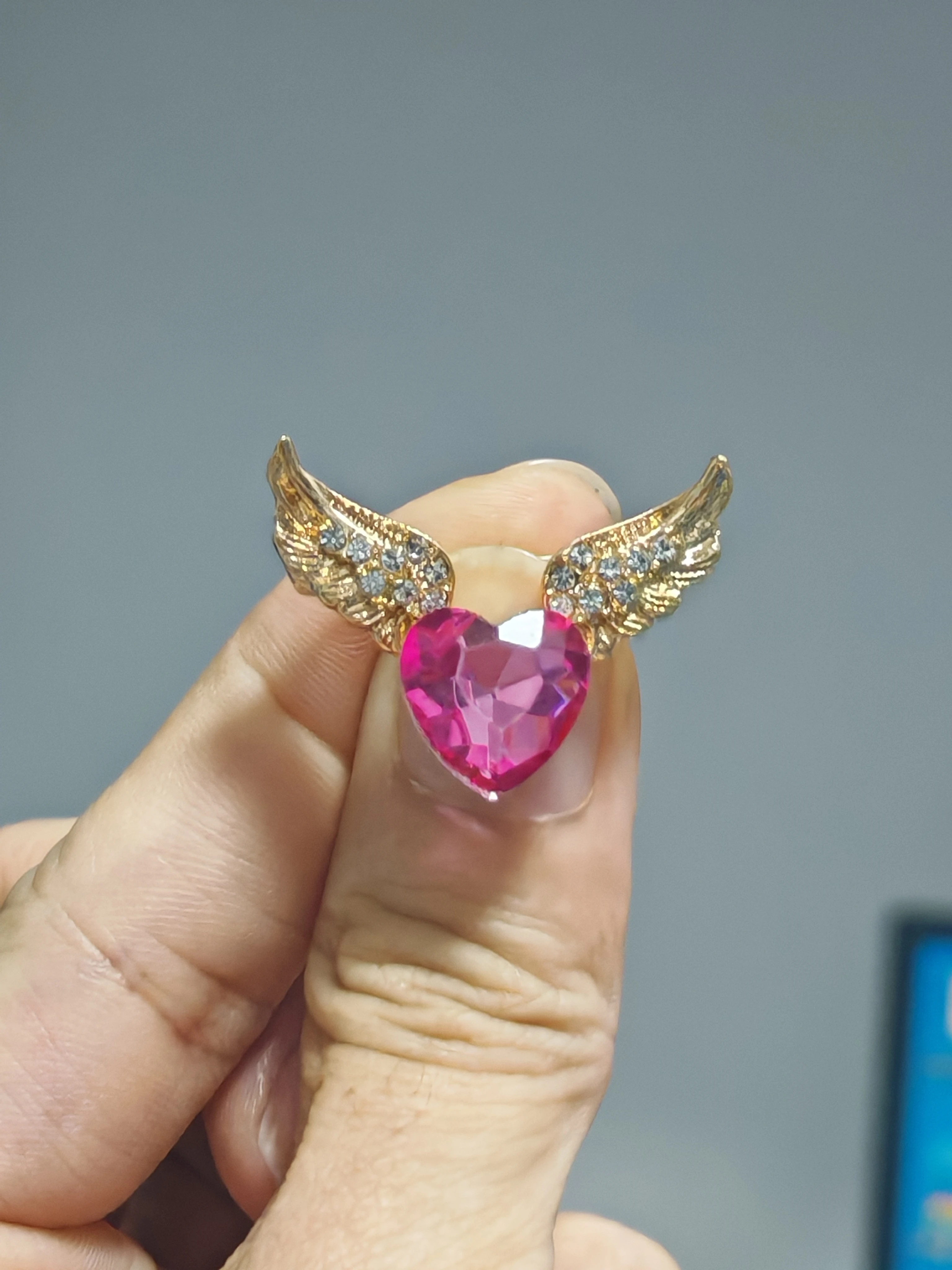 Beautiful Rhinestone Angel Wings Love Heart Brooches for Women Crystal Pins Casual Party Accessories Gifts