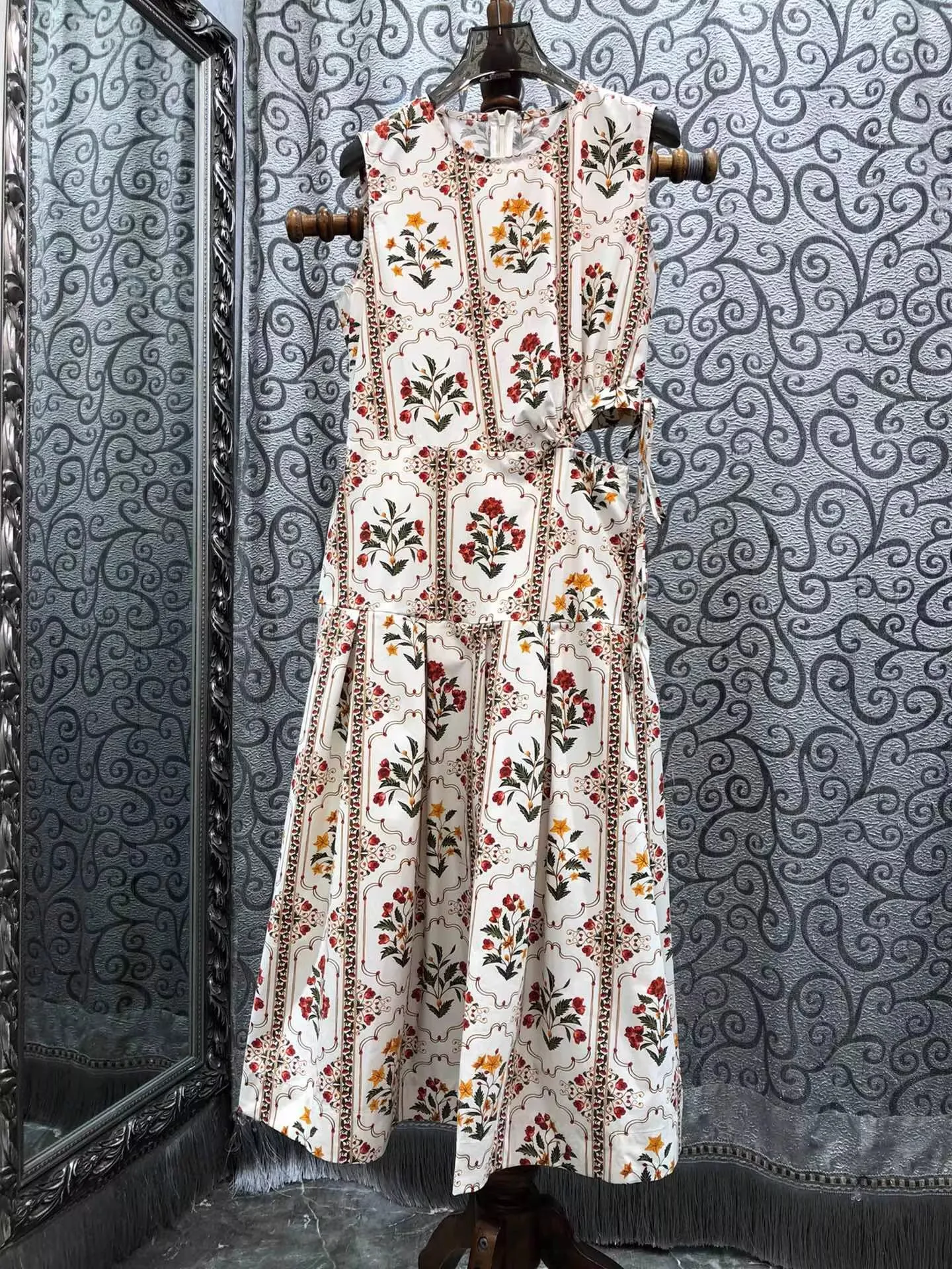 

Hollow Out Party Elegant Dress 2026 Summer Fashion Women Red Floral Print Sleeveless Mid-Calf Length Casual Cotton Dress Luxury