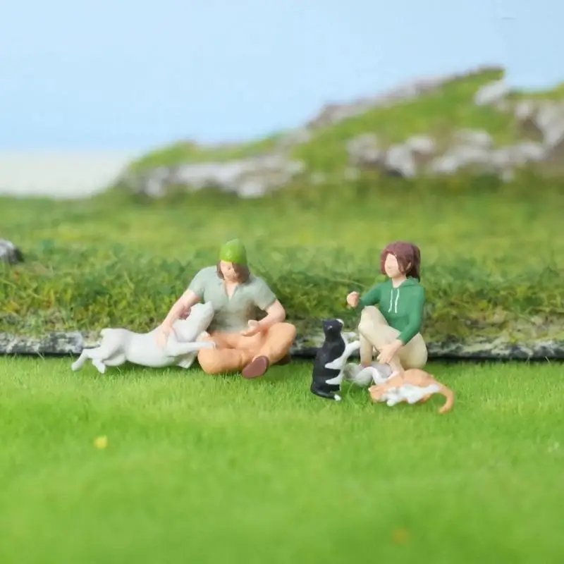 

1:64 Scale Miniature People Model Girl Feeding Cat DIY Landscapes Creative Miniature Scene Combinations, Macro Photography