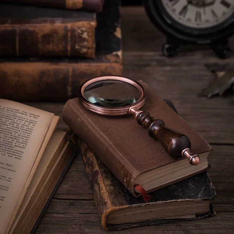 Retro Handheld Magnifier with Wooden Handle, Vintage Magnifying Photography Glass, Prop, Reading Repair, Work Ornaments, Gift