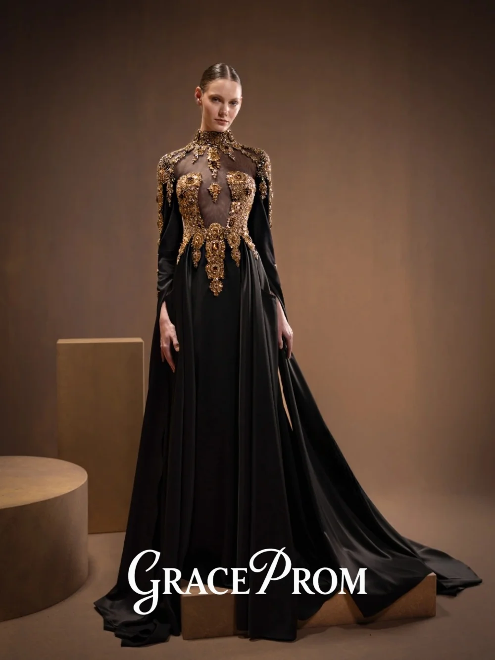 

GraceProm Trendy Black-Gold Evening Dress 2026 Embellished Patterned Carpet Gown Fashionable A-Line Floor-Length Party Gown ف