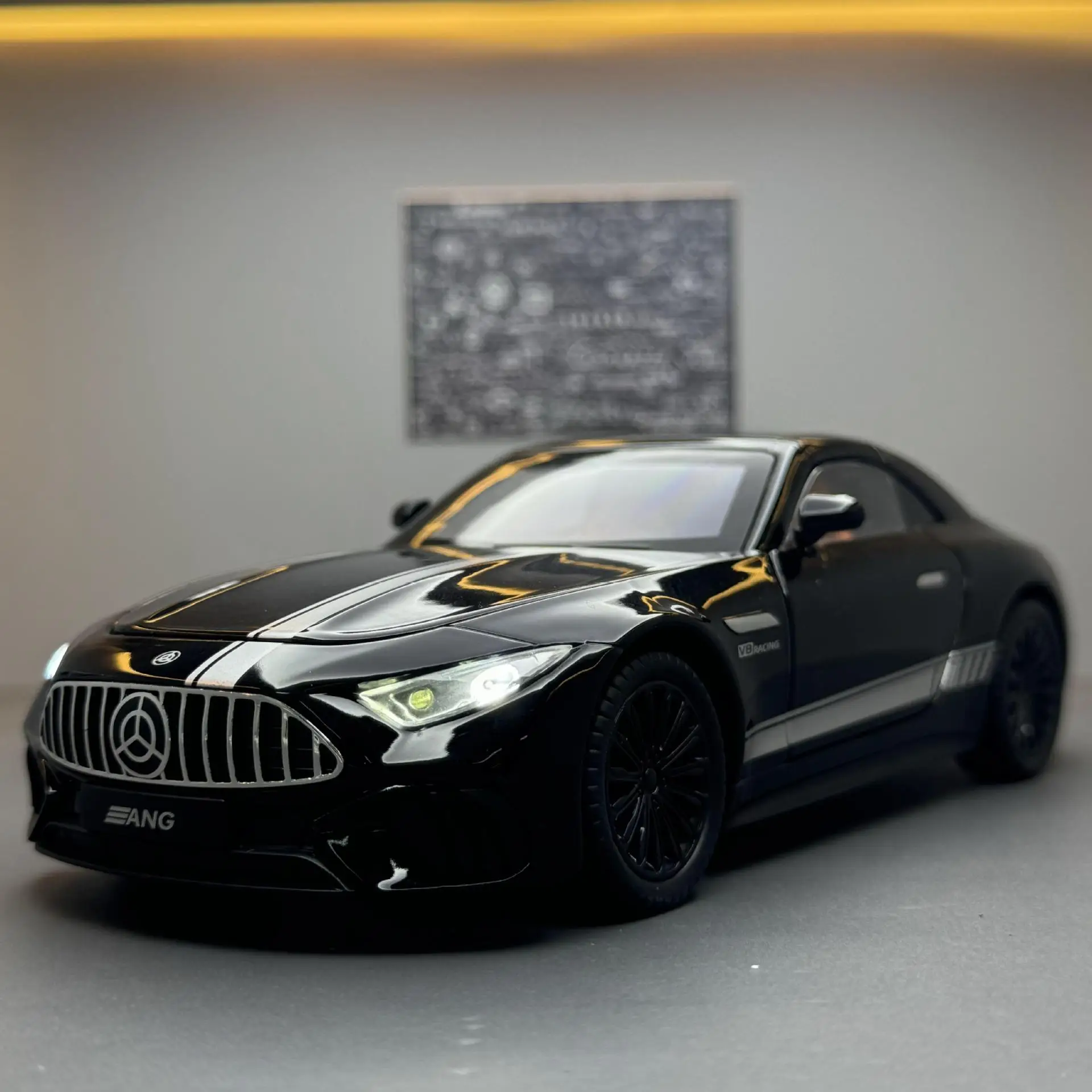 

1:22 Mercedes-Benz SL63 V8 спортивный автомобиль из сплава, масштабная модель игрушечного автомобиля, литой под давлением металлический звук и свет, имитация детских транспортных средств, подарок