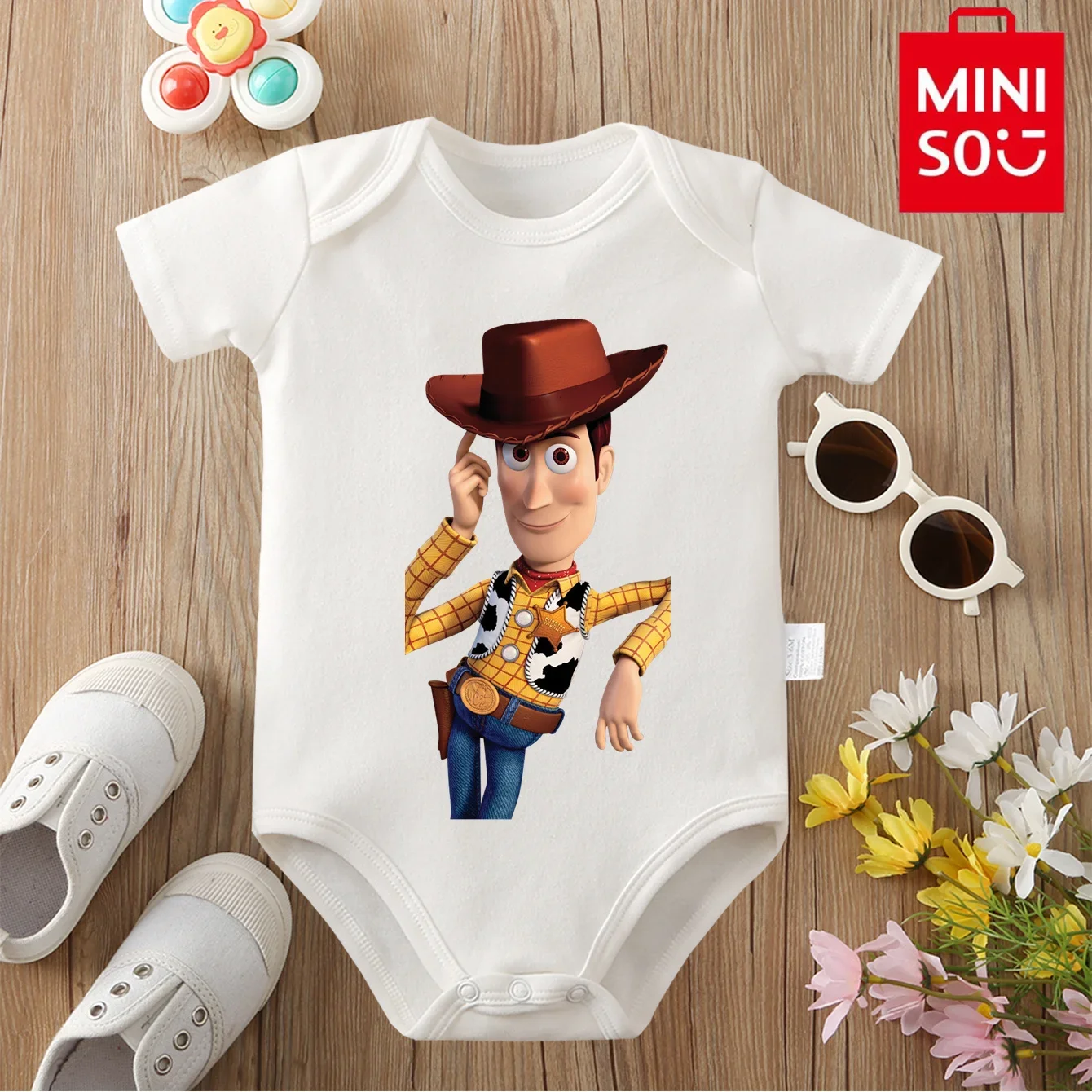 

MINISO&Disney Jointly Signed 100% Cotton Baby Clothe Baby Onesie Bodysuit Woody And Buzz Cute Print for 0 To 12 Months Newborn