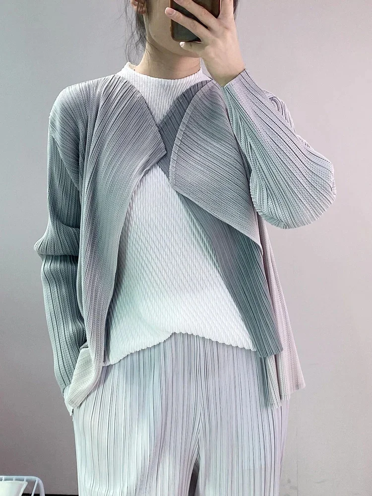 

Women's coat Miyake Pleated Fashion high elasticity V-neck long sleeve cardigan short jacket
