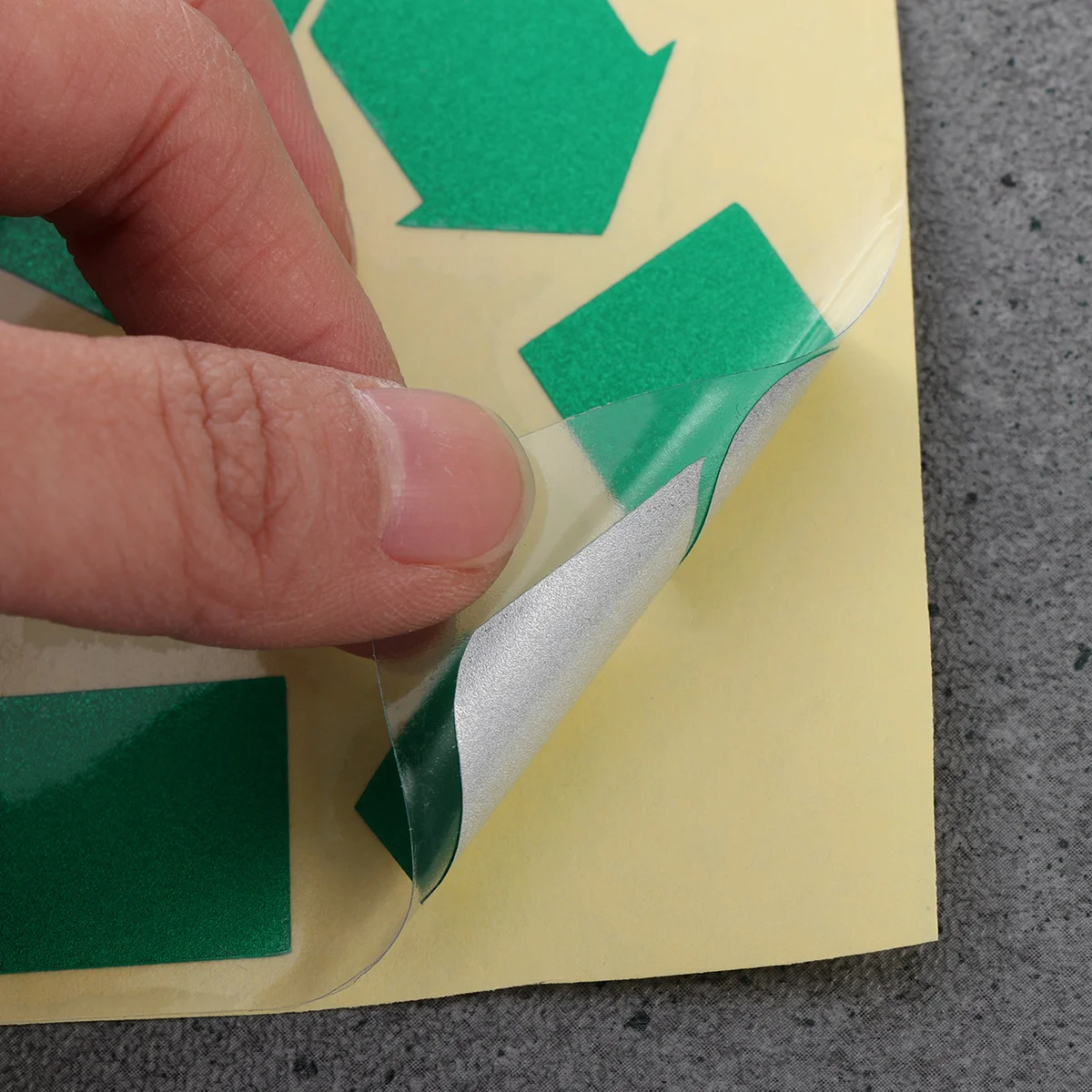 

Green Recycle Sticker Reflective Pet Self-Adhesive Decal Recycle Symbol Label Water Chemical Resistant