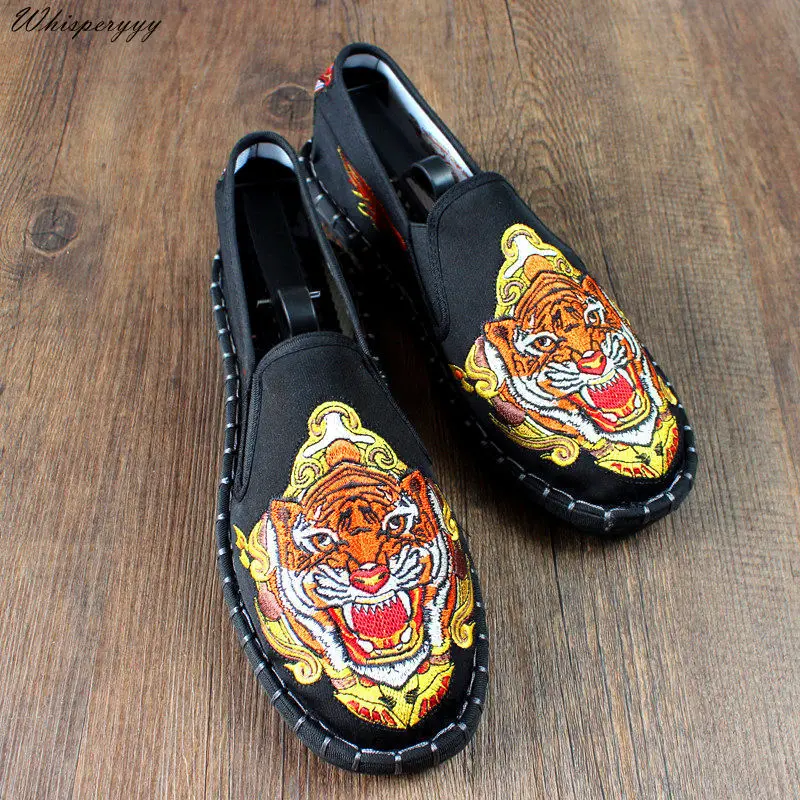 

Chinese-style Old Beijing Cloth Shoes Men's Spring Summer Tiger Embroidered Soft Soles National Style Breathable Casual Shoes