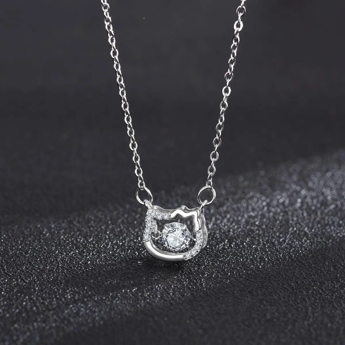 

Miniso Sanrio Beating Heart KT Cat Necklace for Women Light Luxury Niche Design Female Birthday Gift Clavicle Chain