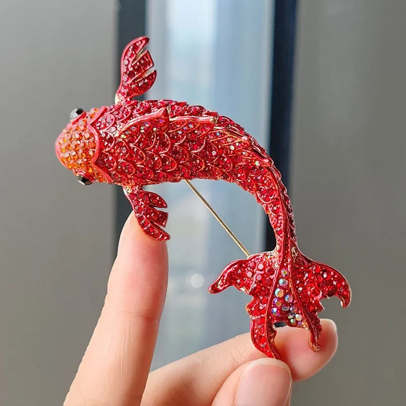 Modne broszki z czerwoną rybą Koi dla kobiet Unisex Vintage 3-Color Carp Fish Animal Brooch Pin Coat Suit Prezenty noworoczne