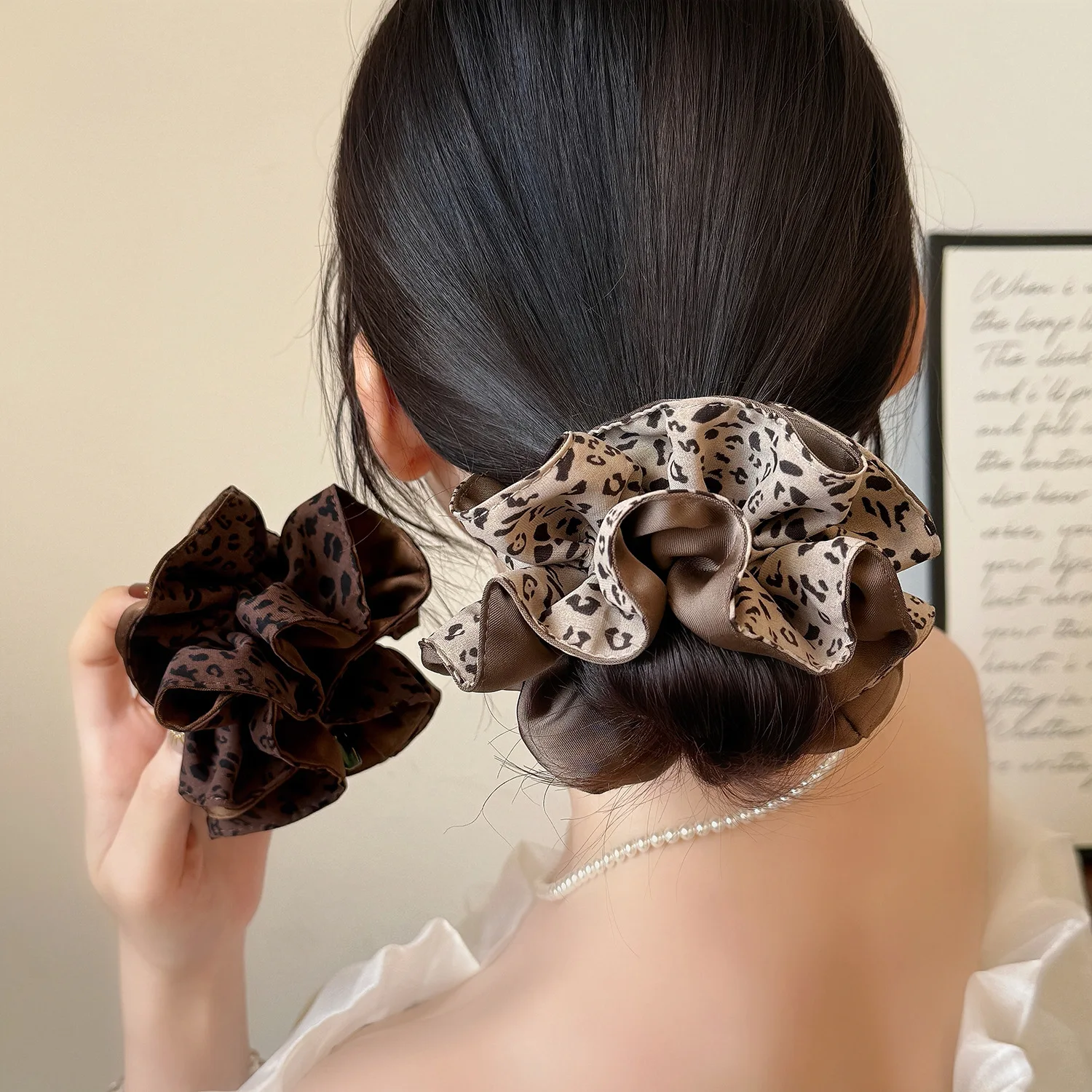 

Leopard Print Ruffled Large Scrunchies Brown Early Autumn High Elastic Hair Ties for Women Ponytail Holder Versatile