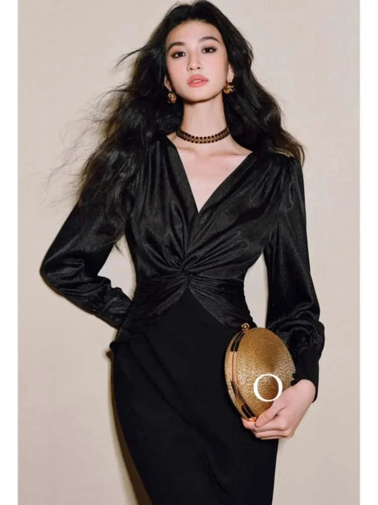 Nowa moda damska 2025: Sukienka vintage z satyny w kolorze białym, dekolt w serek, długi rękaw, wyszczuplająca, plisowana, elegancka sukienka letnia na przyjęcie.