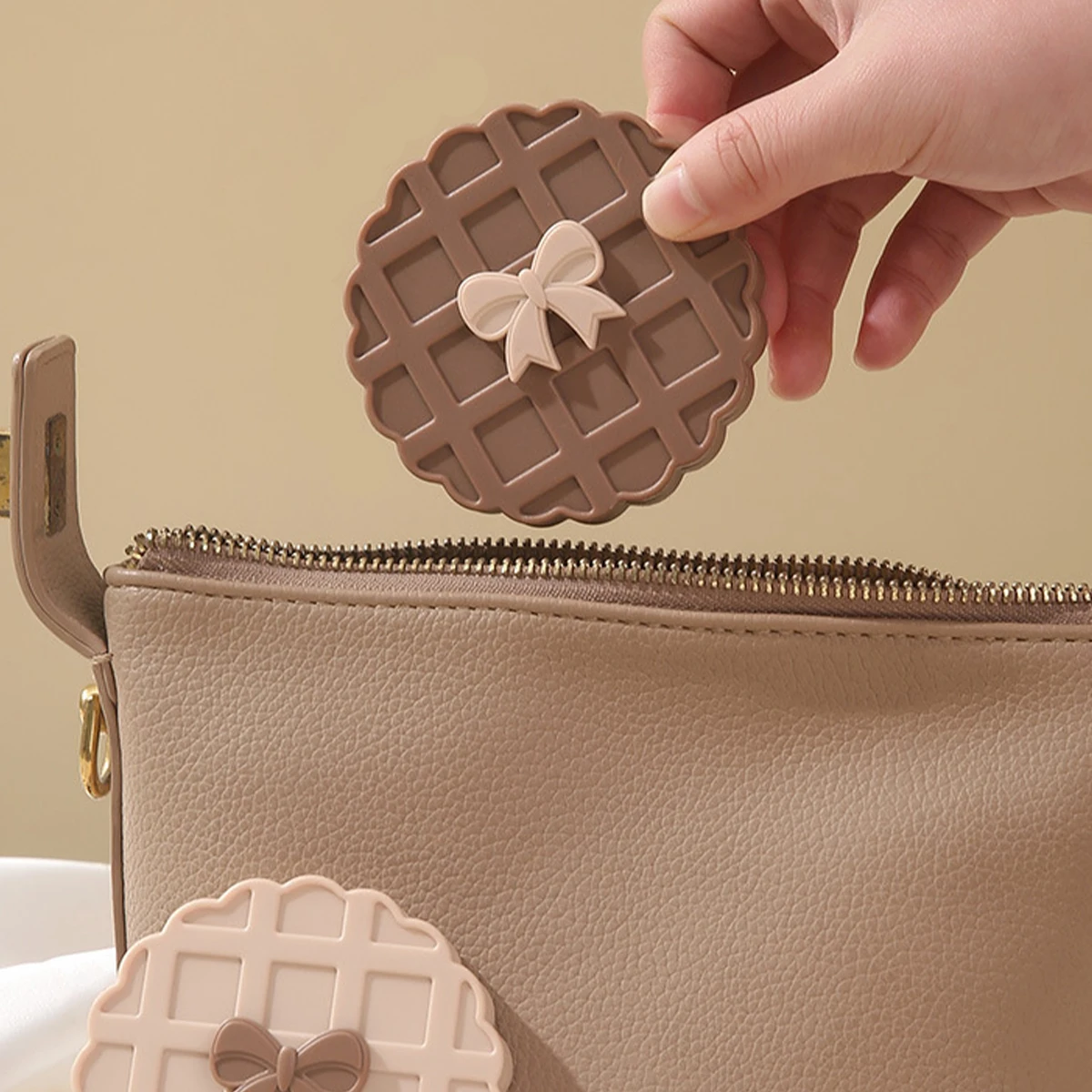 1PCS schattige wafel koekjesvormige spiegel - draagbare mini make-upspiegel, compact ovaal deksel, bruin beige wafelboogontwerp