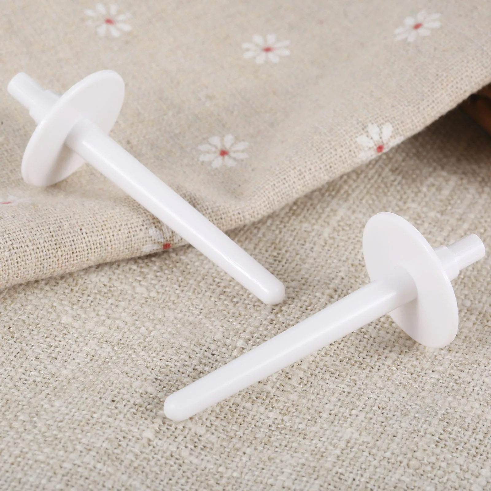 2pcs Plastic Home Sewing Machine Spool Pins Spoon Stand Holder for Singer 600 750 2000 4205 4206 4210 6200 9000 Series 66mm*26mm