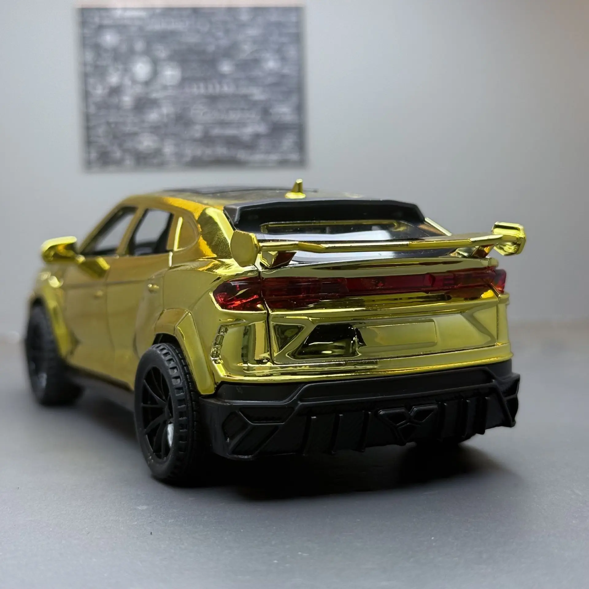 Urus yellow-gold off-road vehicle sound and light pull back toy model living room room tabletop car ornament boy gift