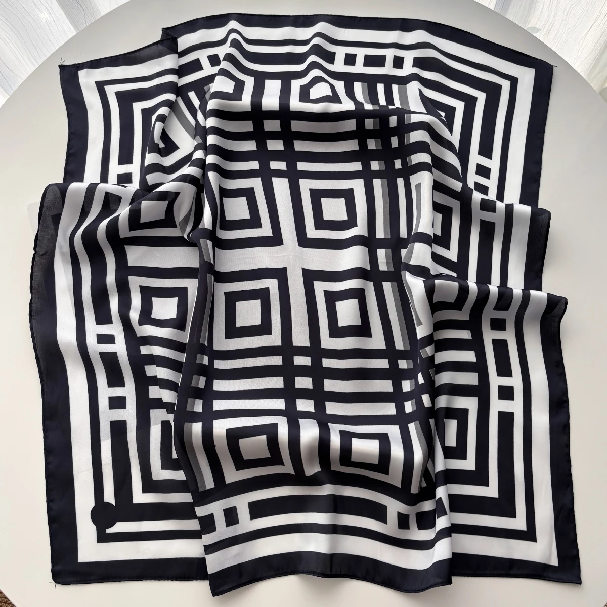 وشاح مربع فاخر للنساء أنيق للسيدات الحجاب منديل للسفر لينة وصمة عار تقليد الأوشحة الحريرية شال لارتداء اليومي