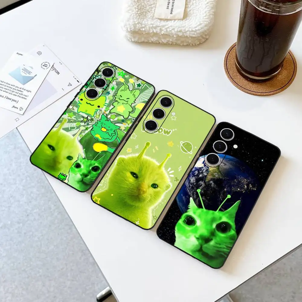 Meme Alien Green Cat Funny Phone Case For Samsung S 24 fe 25 Ultra plus 20 lite 21 30 22 23 24 22 Ultra 5G Fundas