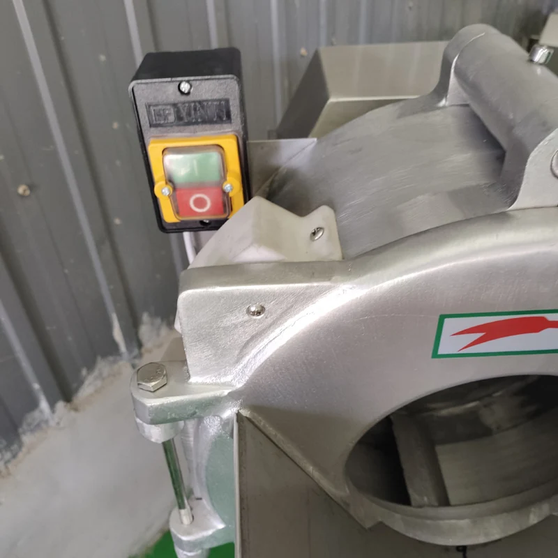 نوع جديد آلة تقطيع الخضراوات الكهربائية التجارية الخضار الفاكهة تقطيع التكعيب آلة الجبن المقامر