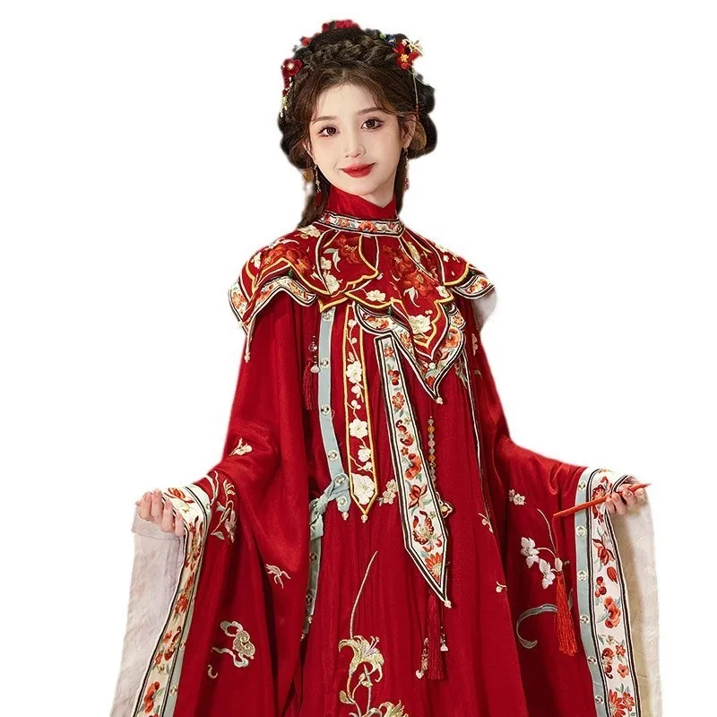 The new Chinese-style wedding dress with shoulders and a full set of embroidered phoenix crowns red robes is ready for