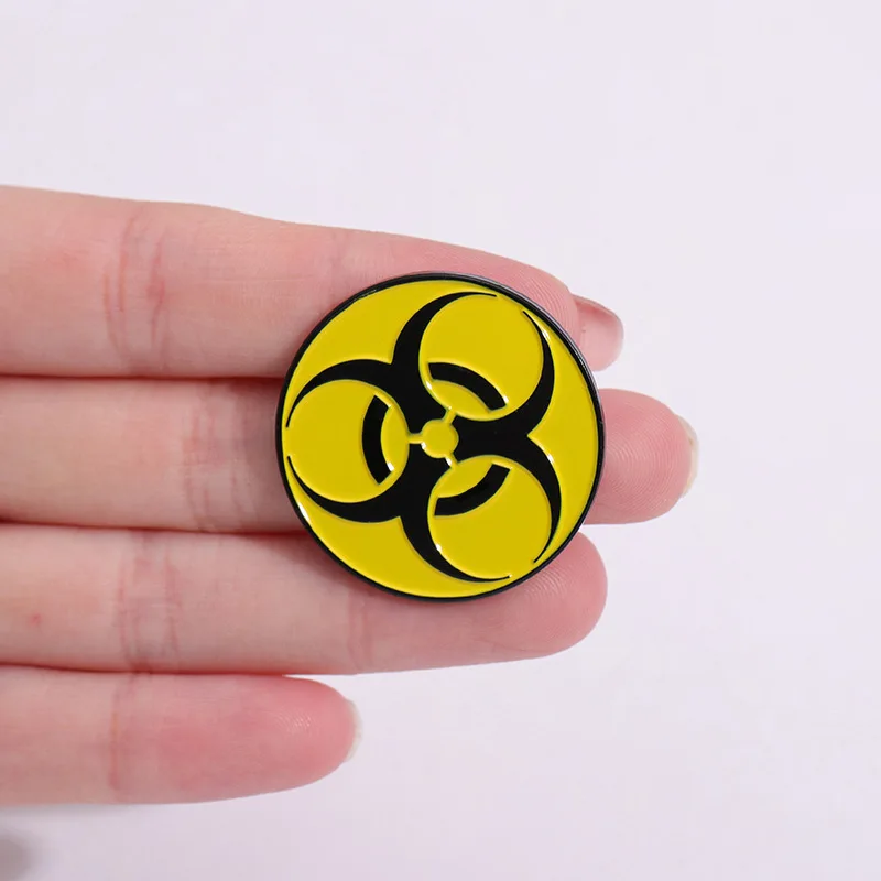 Creative Radiation logo Round Metal brooch Personality Chemical element Radioactive Metal badge Accessory pins wholesale Gifts