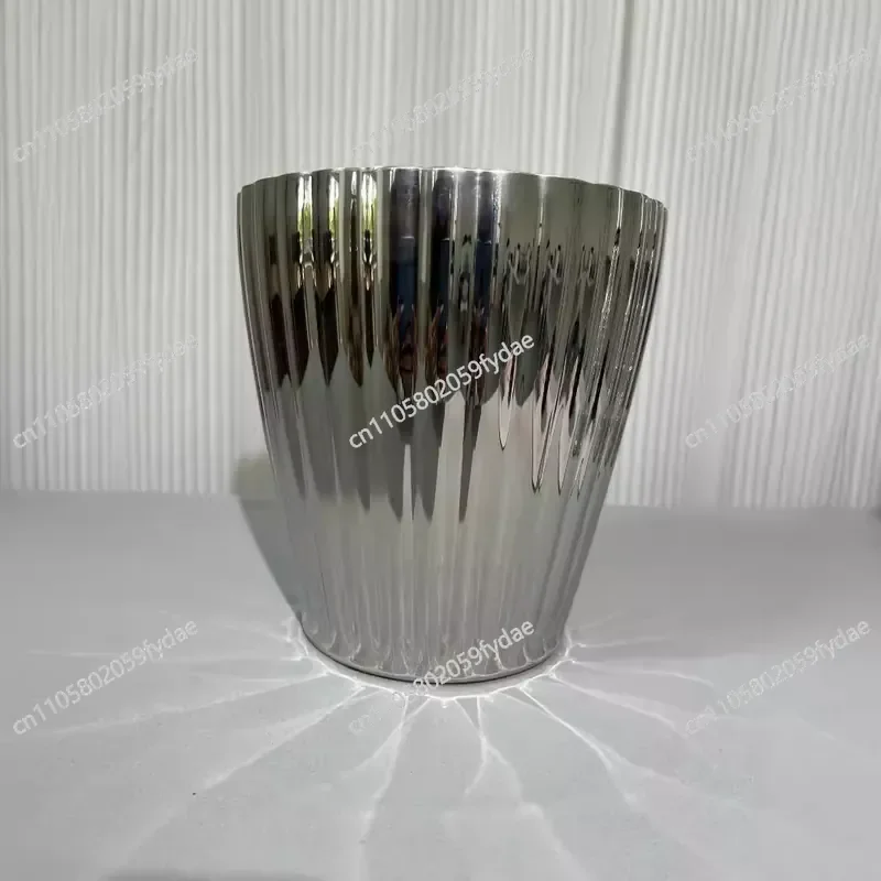 A Nordic Light Luxury Creative Personality Champagne Ice Bucket Red Wine Glass Wine Cocktail Party Props