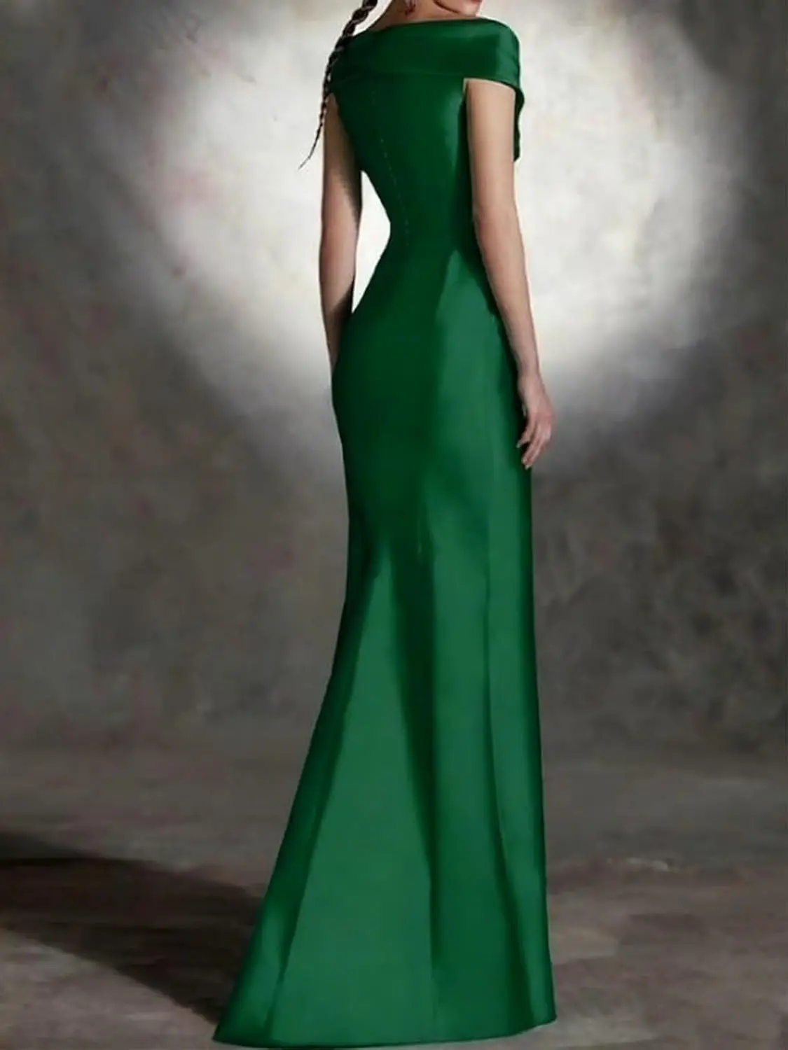 Vestido formal tubo moderno, satén sin mangas con hombros descubiertos y pliegues Vestido artístico asimétrico de celebridad