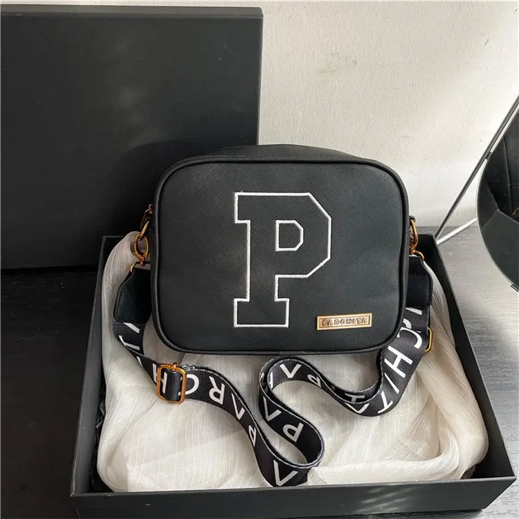 

Spring 2026 New Monogram Spacious Shoulder Bag, Street Style Trendy and Versatile Bag for Work Commute & Casual Use