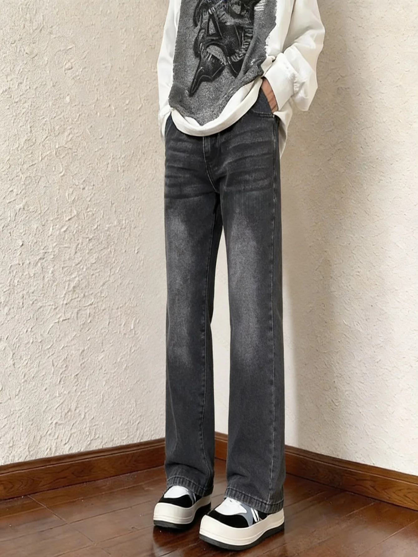 

Мужские черные джинсы Plain Jeans Slim Denim Hip Hop Drip Light Retro. Аксессуары и ремни в комплект не входят.