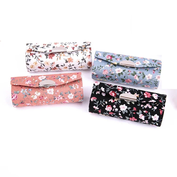 1Pcs Random Color Lipstick Carry Case Classical Style Traditional Embroidery Container Jewelry Box Lipstick Storage Holder