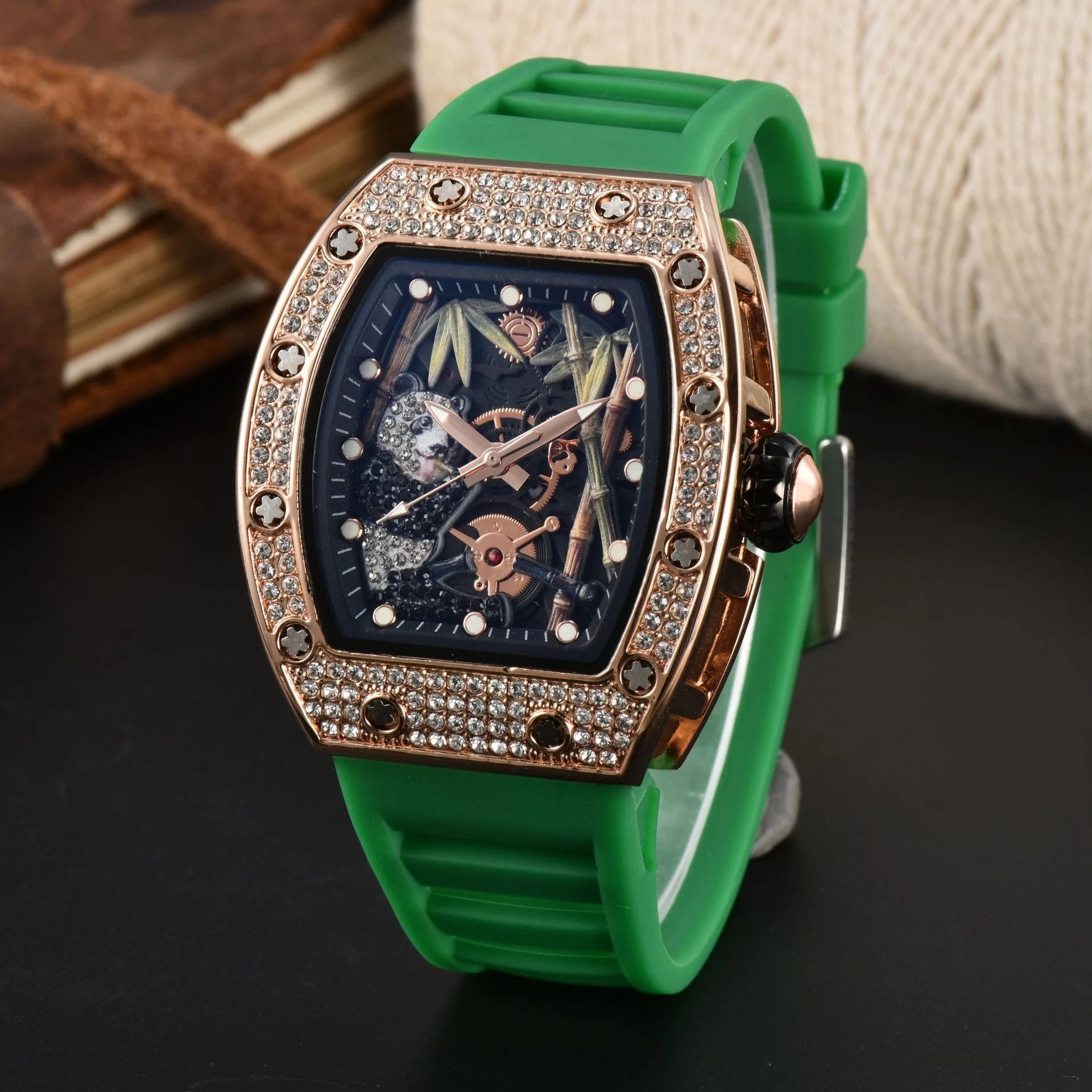 2025 New Mens Skeleton Watch Designer Luxury Brand Quartz Movement Fashion Trendy Transparent Dial Wristwatch High Quality