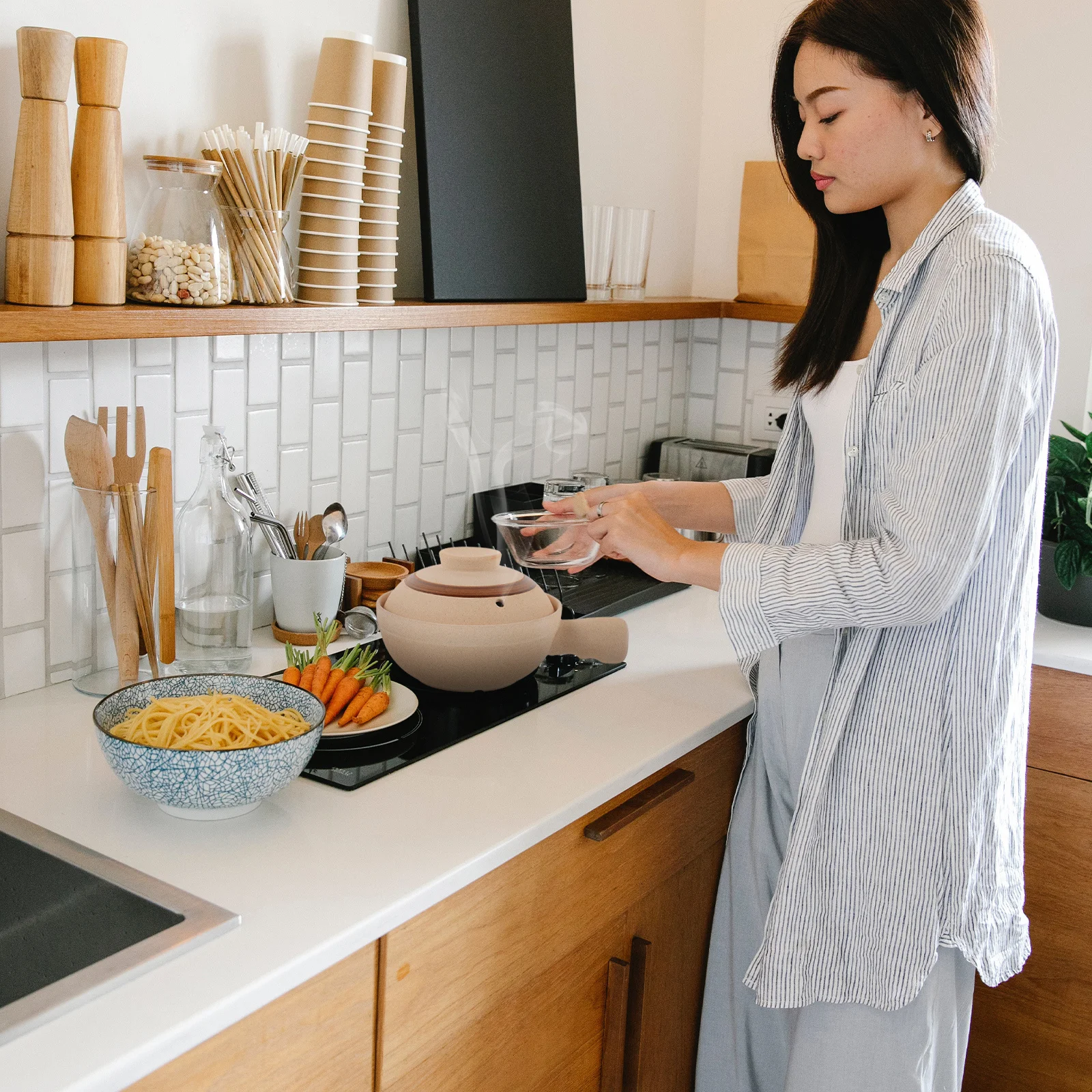 

Small Ceramic Casserole Pot Non-Stick Heat Resistant for Soup Rice Noodles Stew Braised Chicken Home Kitchen Restaurant Use