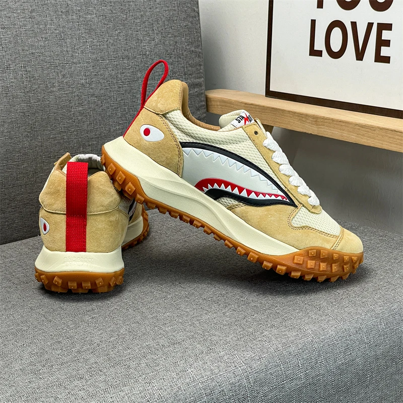 

The new street sports running shoes combine lightweight and comfortable foot feel with trendy and versatile design, suitable for