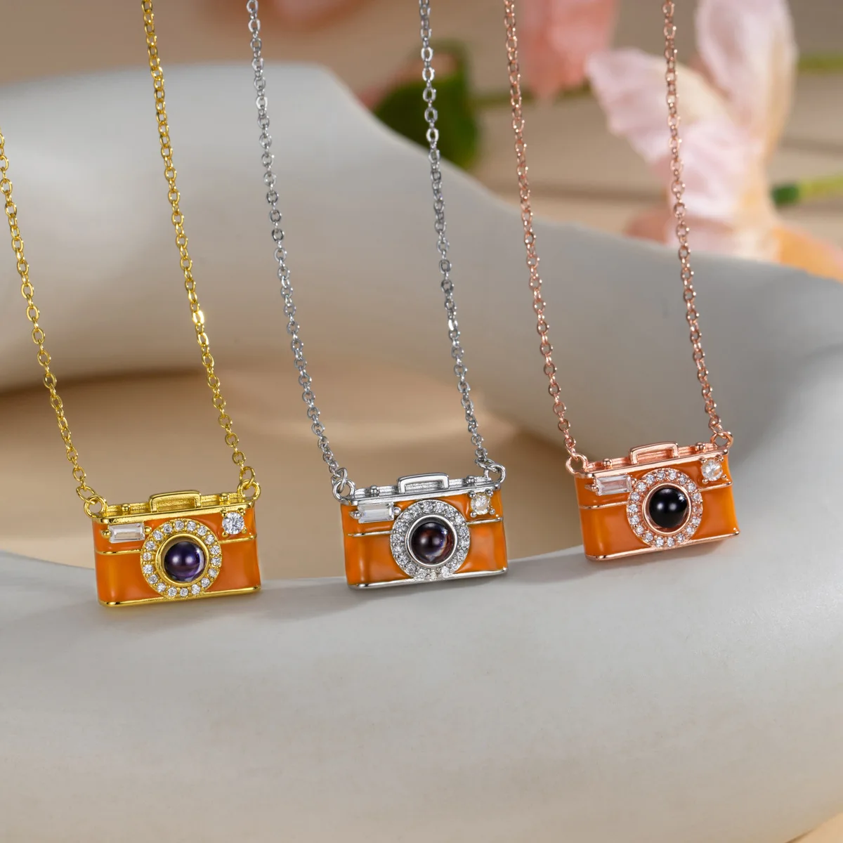 

2025 New stainless steel retro camera projection necklace couple style colorful photo custom pendant Valentine's Day gift