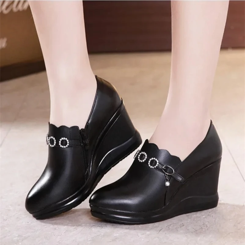 

2025 г. Кожаные туфли из спилка с глубоким вырезом, черные туфли на высоком каблуке на платформе, туфли-лодочки с кристаллами, танцевальная обувь для женщин, женская мода