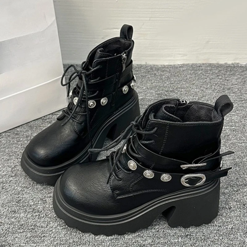 

Round-toed ankle boots with pearl buckles are a must-have for fashionable women's dress outfits and daily wear