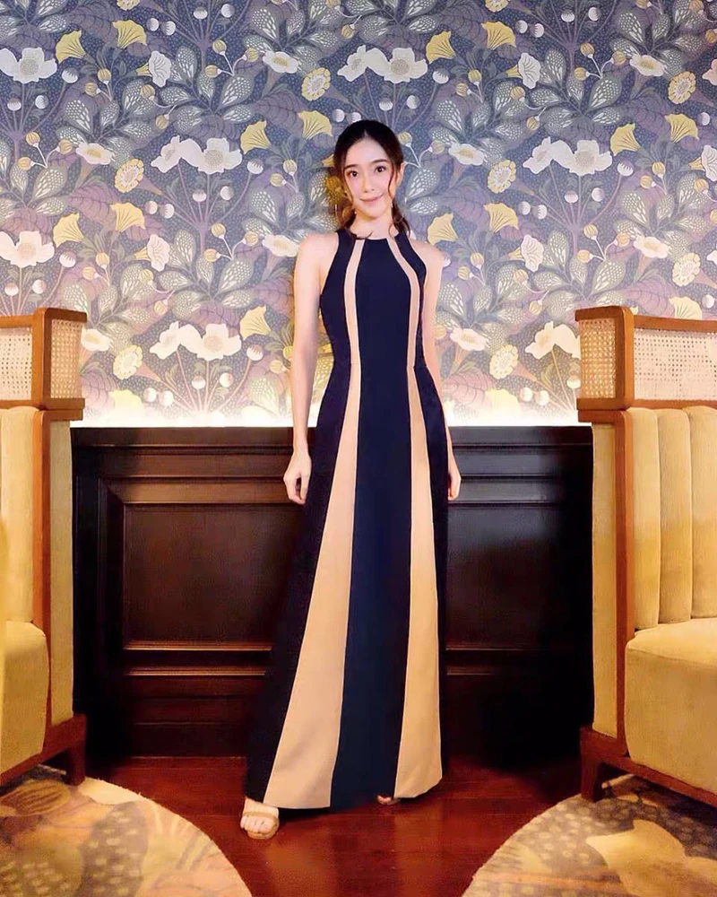 트렌디한 출퇴근용 OL 베스트 네이비 컬러 슬림핏 점프수트 하이웨이스트 코튼 블렌드 원단 비즈니스 캐주얼 슬리