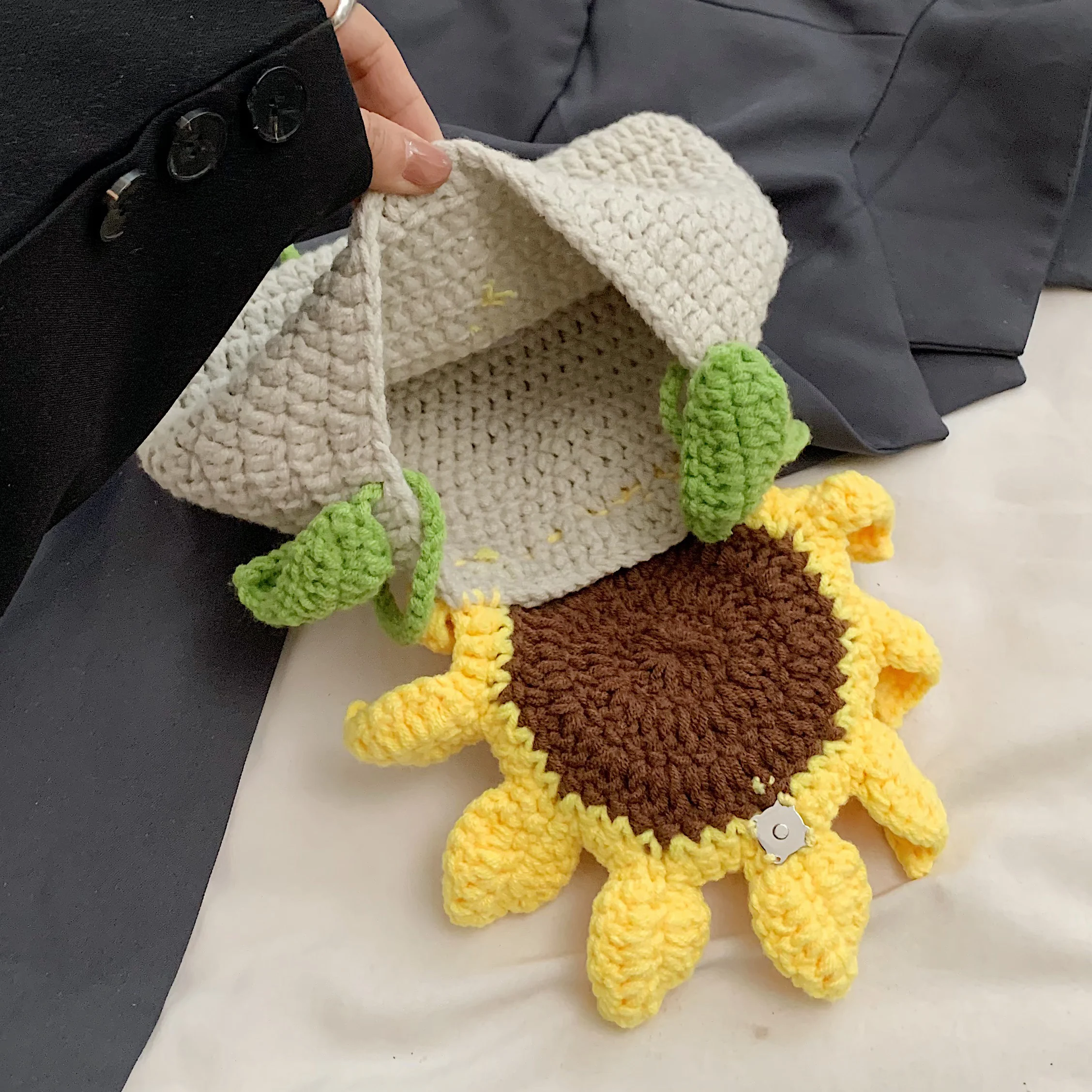 Big Sunflower Crochet Handbag Fashion Knitted Bag Flap Messenger Bag Lady Satchel Casual Handmade Bag Versatile Crossbody Purse