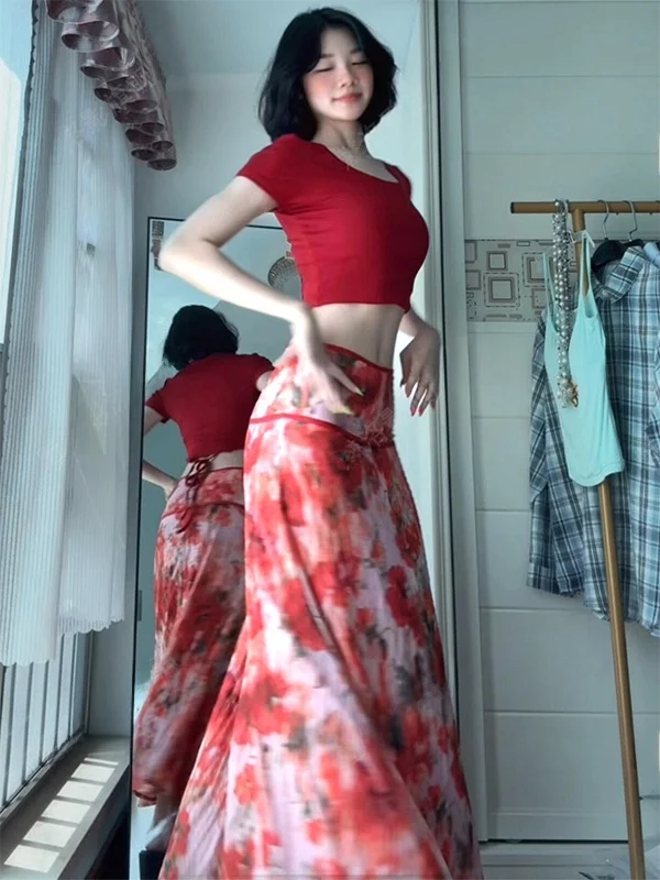 

Retro Korean Red T-Shirt Top And Floral Half Skirt Fashionable Set Women's New Style Short Sleeve V-Neck Casual Summer Outfit