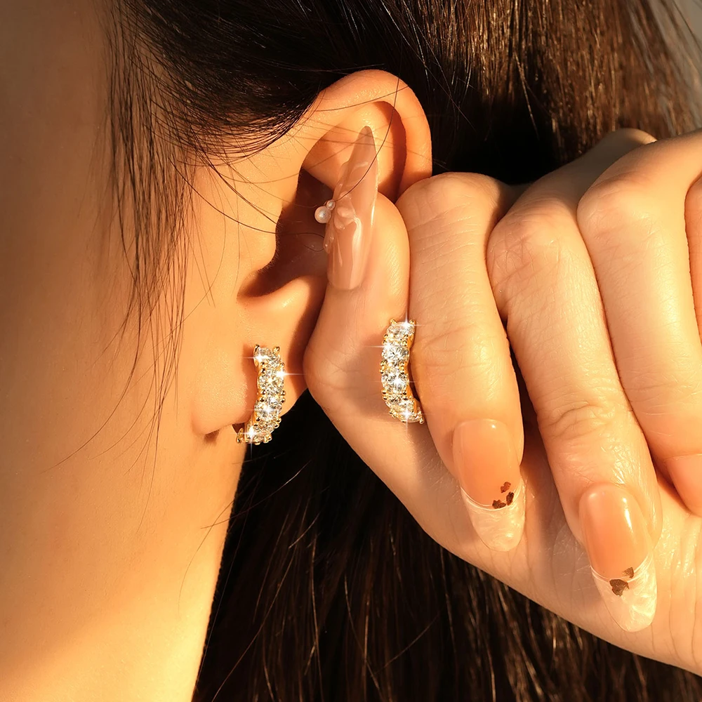 Lnkry Trendige 4MM Moissanit-Ohrringe mit Zertifikat, 14k Vergoldete Funkelnde 5-Stein-Labordiamant-Creolen für Damen, Geschenk – Detail 12