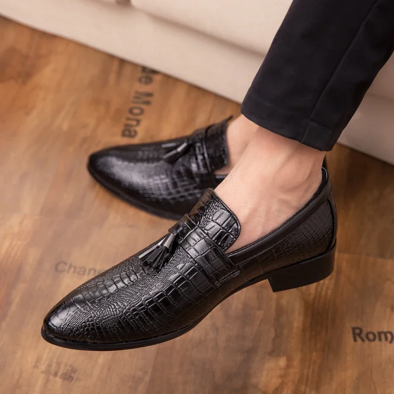 

Men leather loafers Shoes outdoor Handsome Comfortable Brand breathable Men pointed top tassel Casual Shoes size 38-46 4