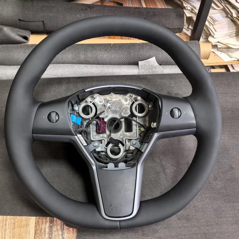 Handgenähter Lenkradbezug für Tesla Model 3 Model Y, rutschfest, atmungsaktiv, aus Mikrofaserleder, Auto-Innenausstattung