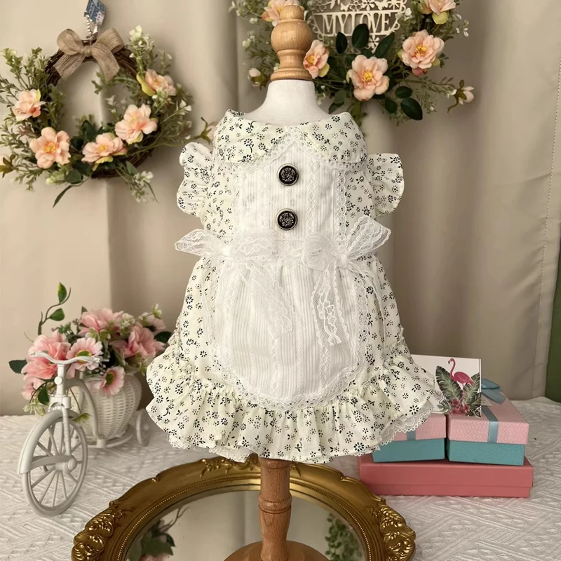 

Корейское платье для собак и кошек с мелким цветочным принтом, ручной работы, из чистого хлопка, с кружевным бантом, для маленьких и средних собак, пальто для щенков.