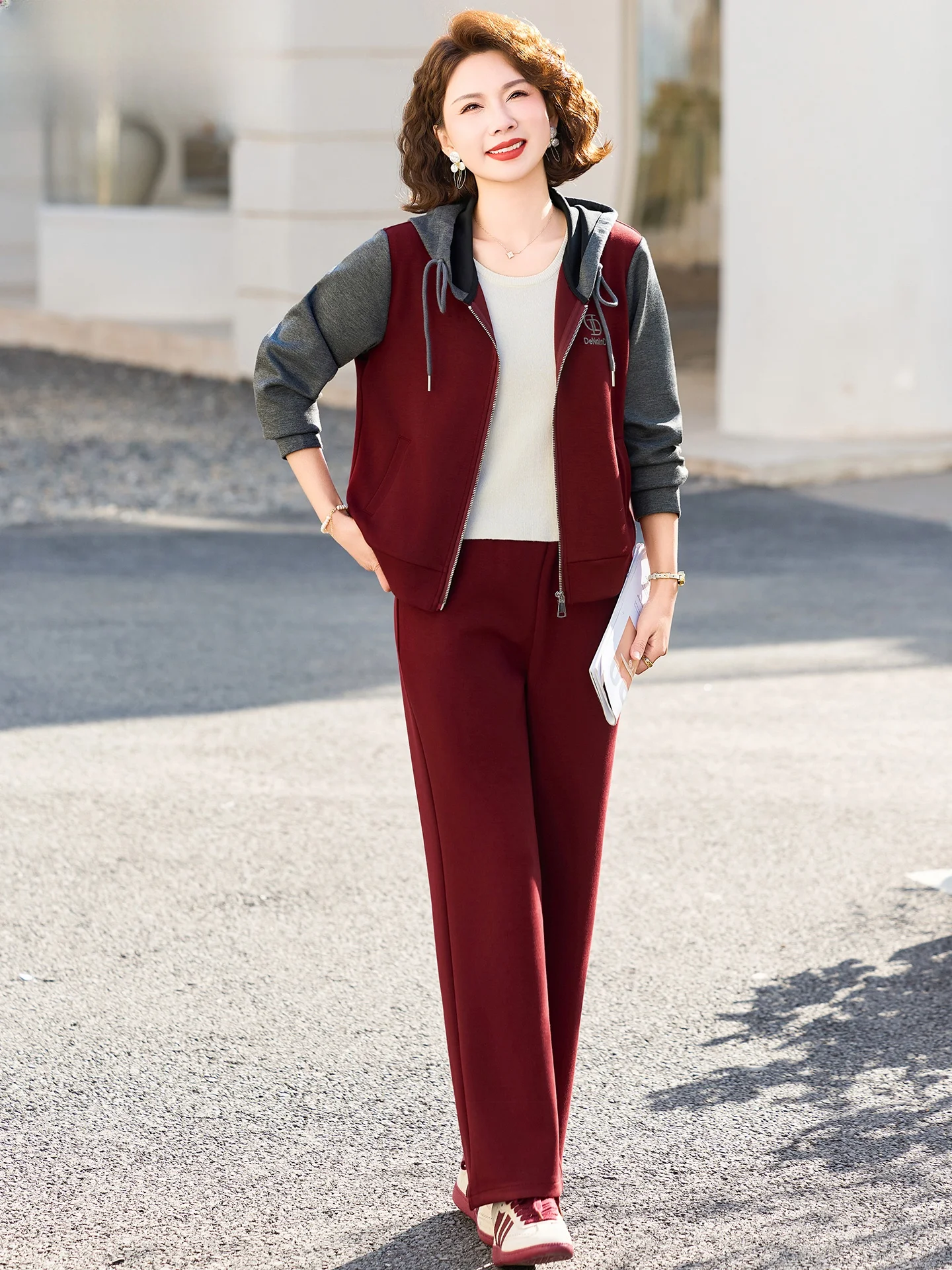 

Casual Sportswear Set for Mom Spring Faion 2026 New Sle Mid-Aged Women's Long Pants Zipper Closure Color Straight Hem