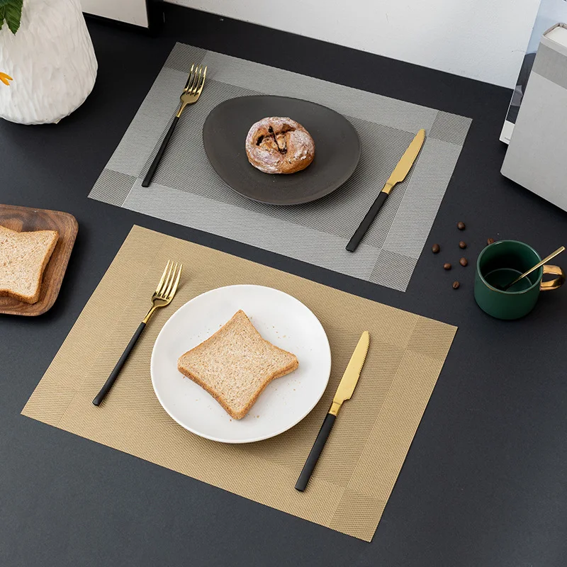 مجموعة مفارش أطباق باللون الرمادي الفضي مكونة من 6 سجادات مكان مقاومة للحرارة وغير قابلة للانزلاق لطاولة الطعام قابلة للغسل ومتينة من الفينيل المنسوج من الفينيل