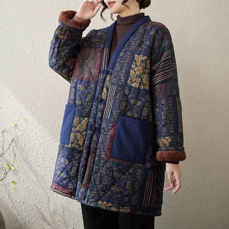 2024 Winter Clothing Middle Aged Elderly Mom\'s Large Size Ethnic Style Pan Buckle Thick Cotton Coat With Velvet For Women a299